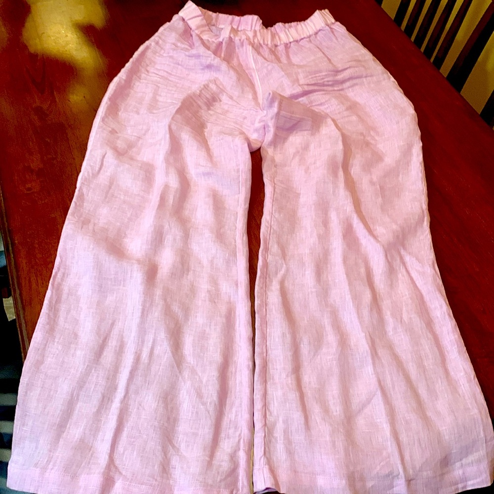 Absolutely stunning brand new linen authentic by  famous Italian designer.